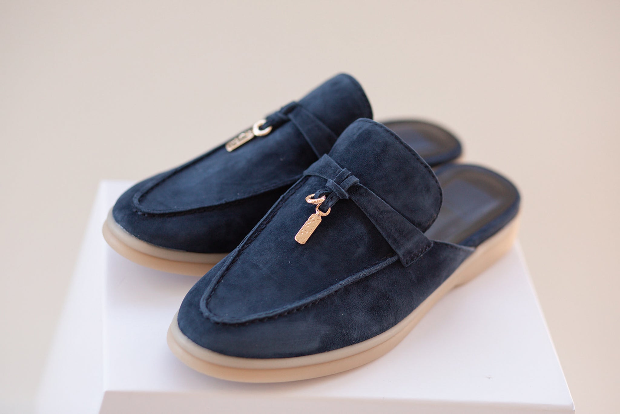 Dolce Vita Lasail Flats in Navy Blue Suede