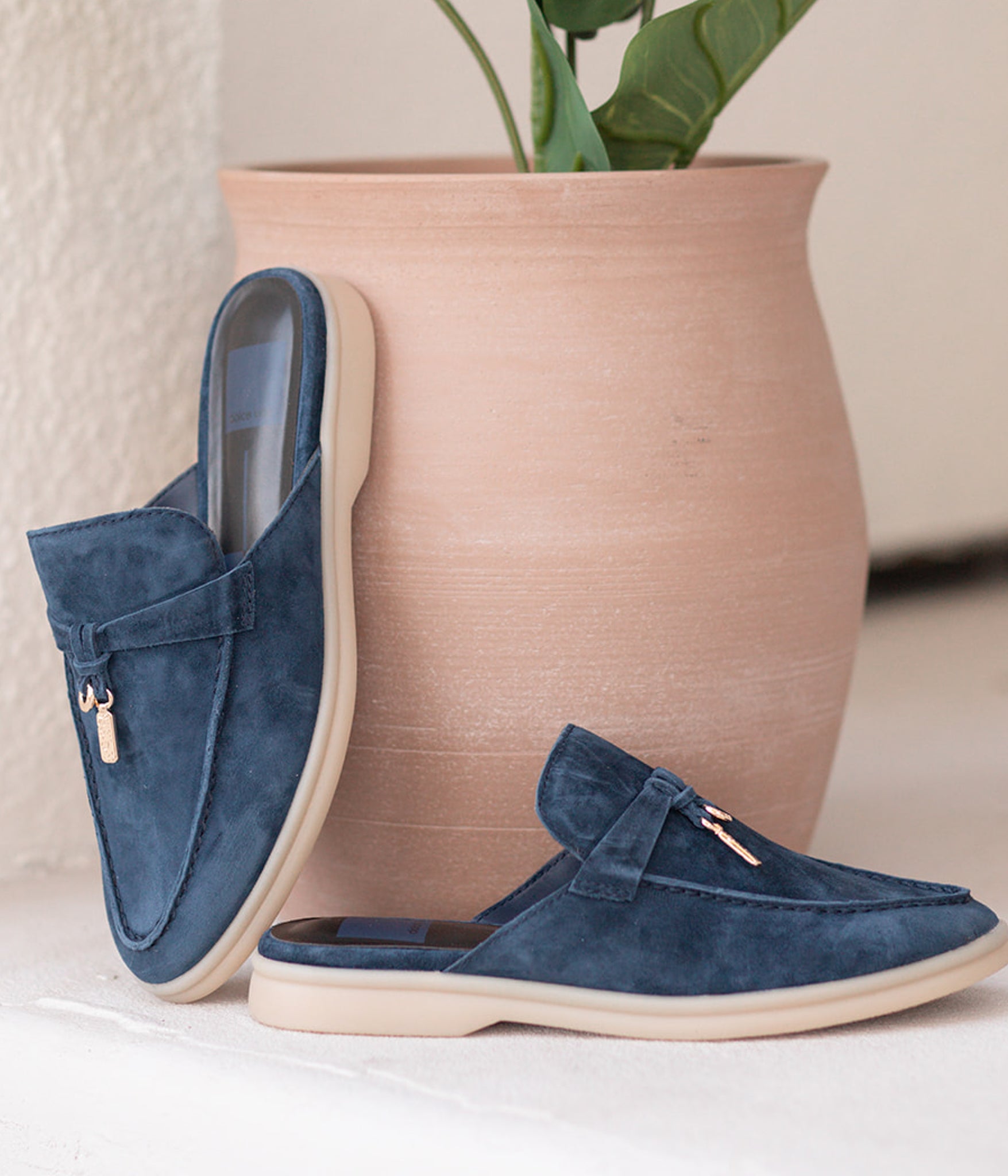 Dolce Vita Lasail Flats in Navy Blue Suede