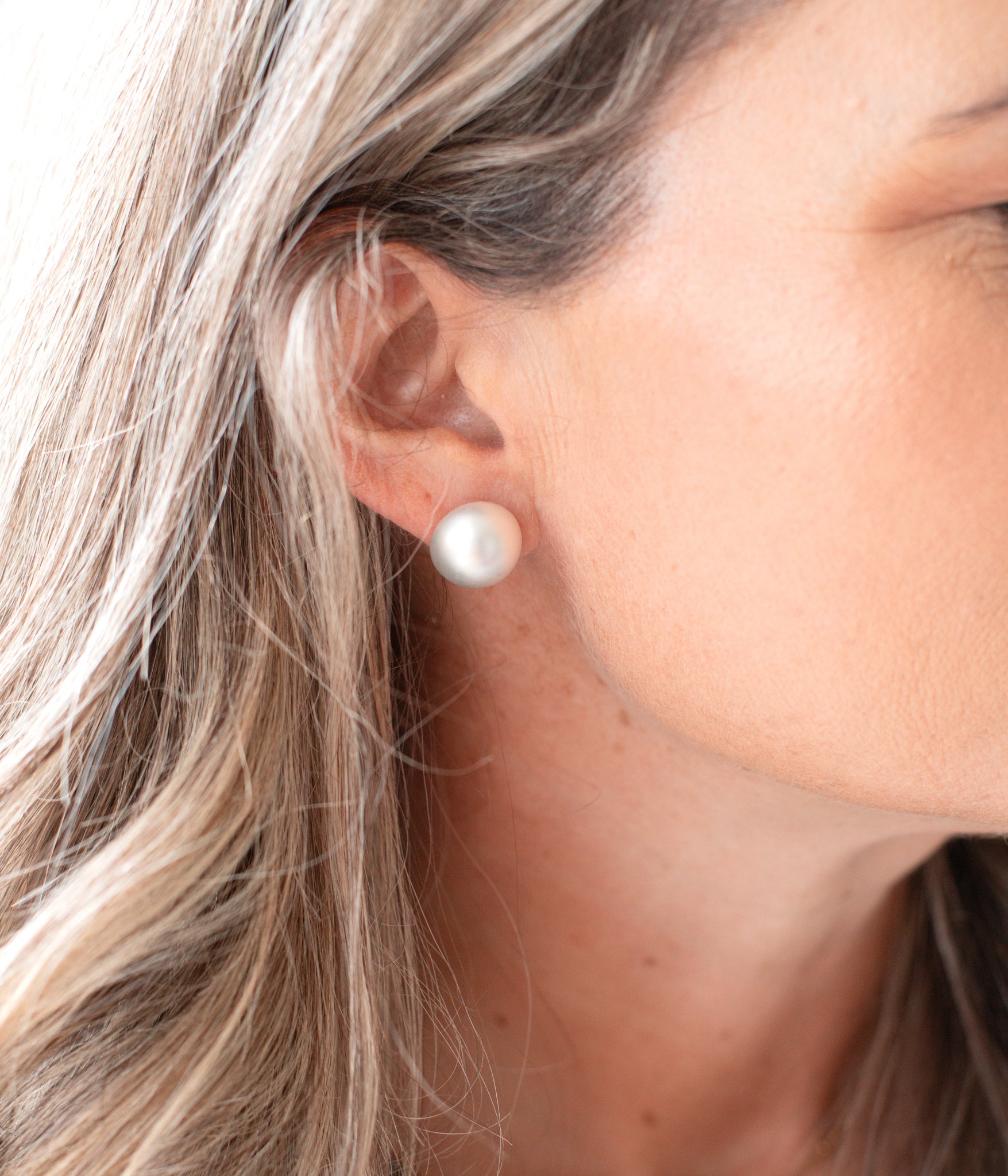 Lilah Classic Pearl Studs