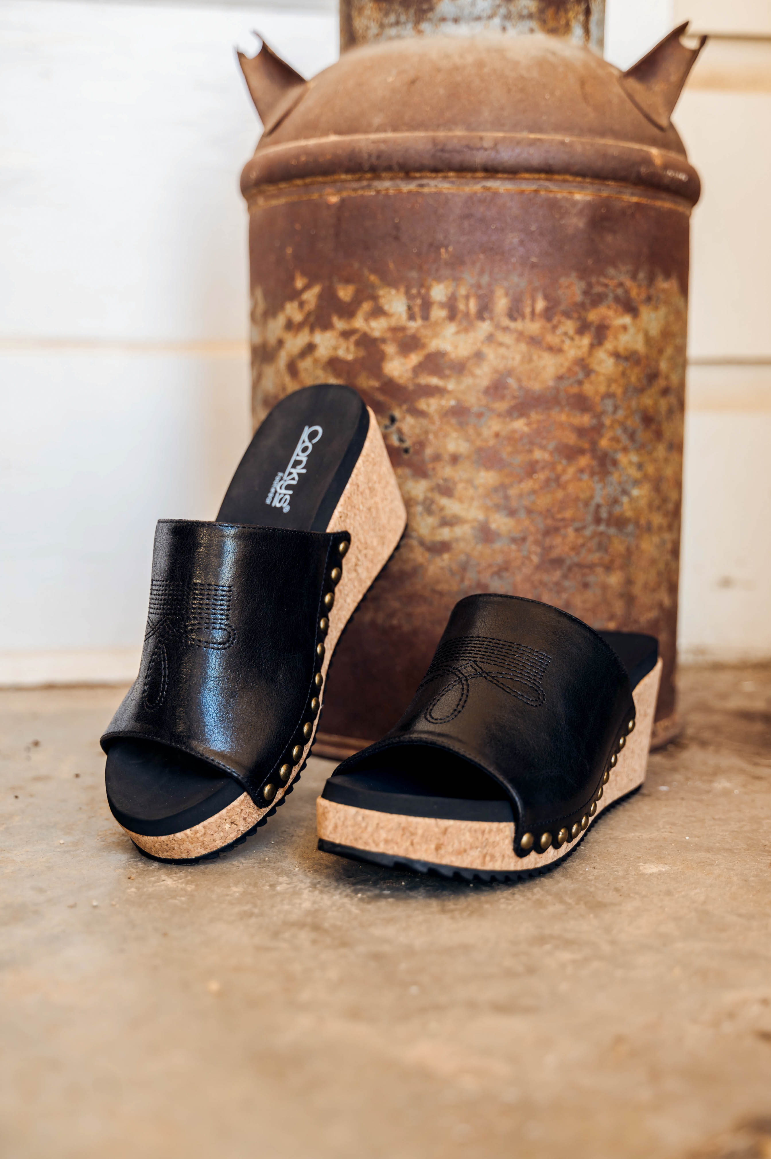 Saddle Up Wedge in Black